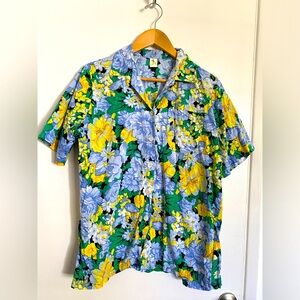 Vintage! Hawaiian Floral Button Up Shirt, 100% Cotton! Size Large!